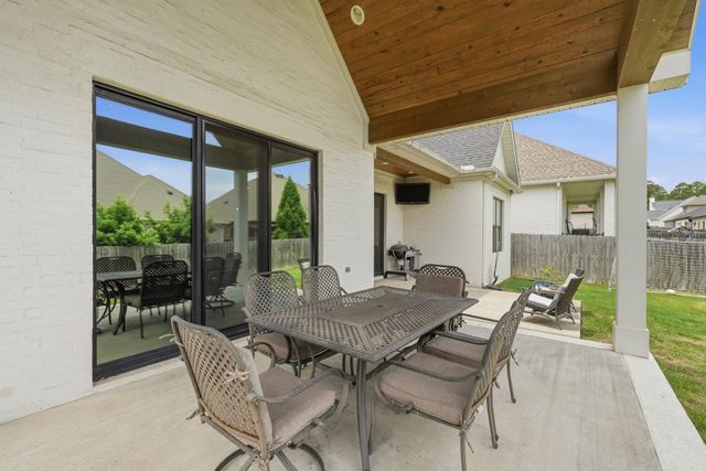 16 Belles Fleurs Circle, Little Rock, AR 72223