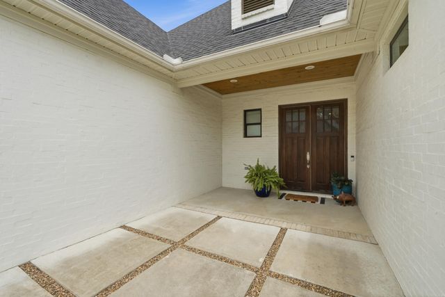 16 Belles Fleurs Circle, Little Rock, AR 72223