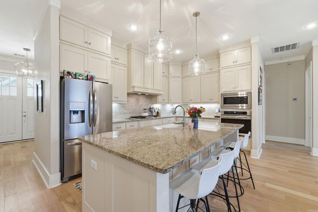 16 Belles Fleurs Circle, Little Rock, AR 72223