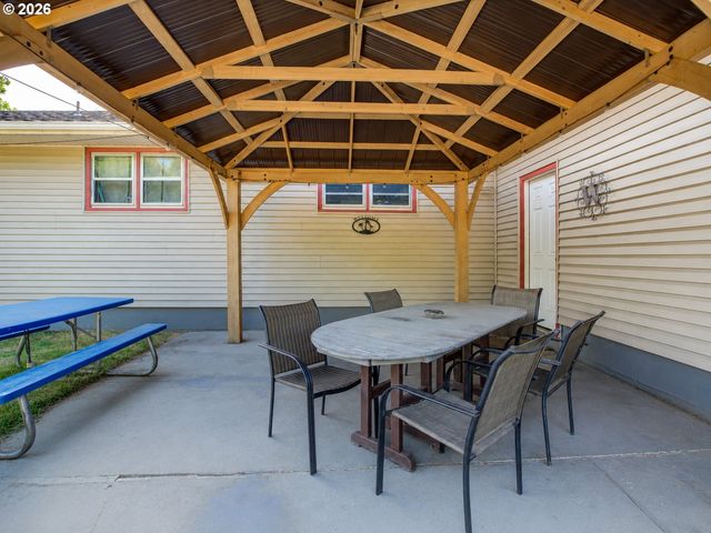2918 Se 143RD Ave, Portland, OR 97236