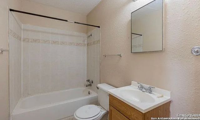 827 winnipeg, San Antonio, TX 78225