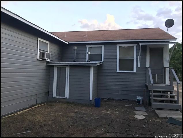 827 winnipeg, San Antonio, TX 78225