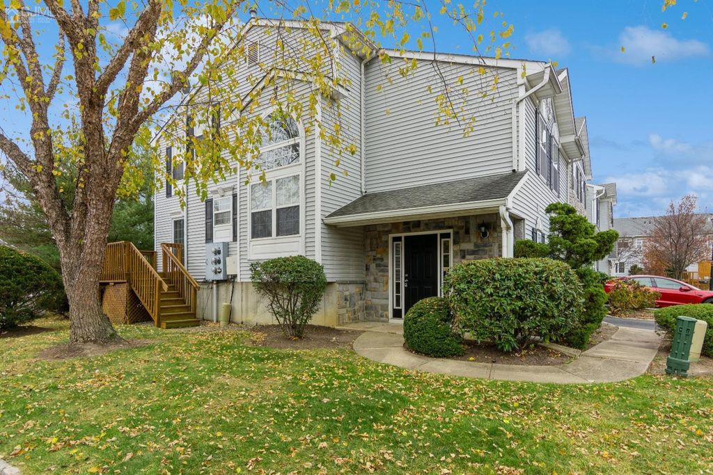 34 Chimney Court, Old Bridge, NJ 08879