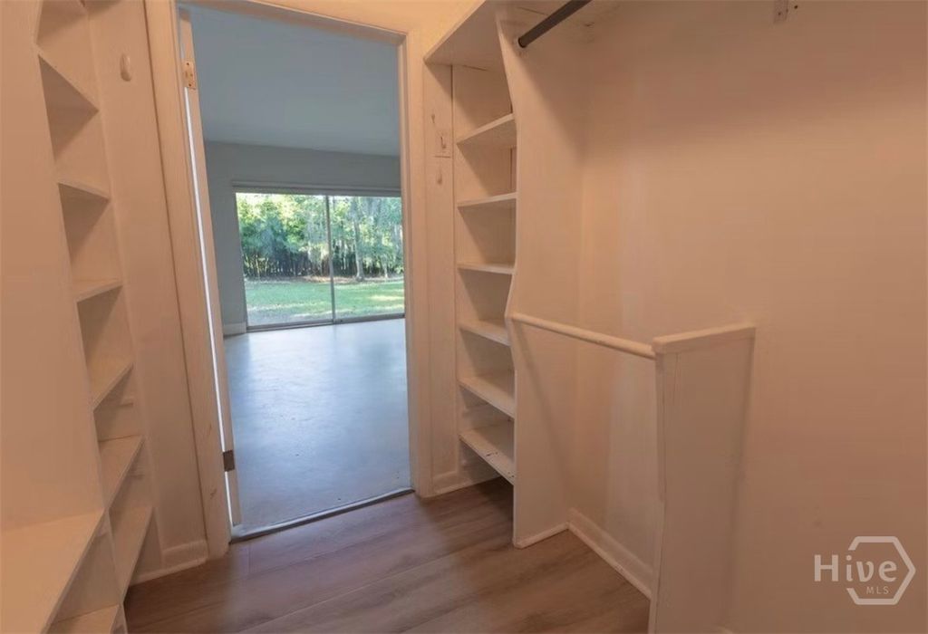 Image 11 of property listing at 1514 Whitney Road, Savannah, GA 31406