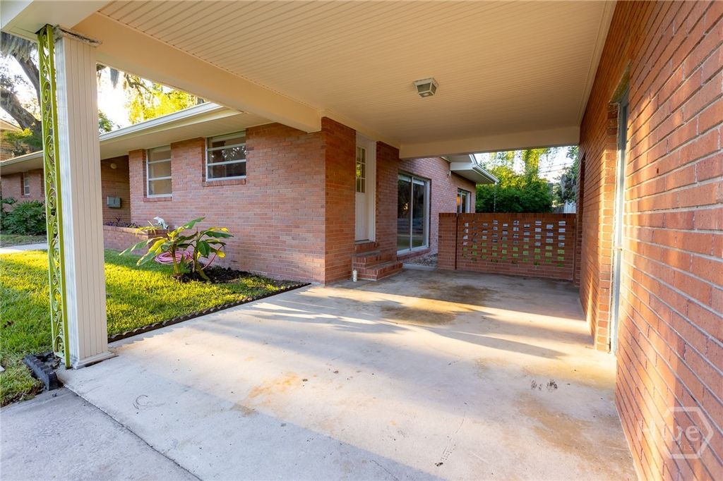 Image 16 of property listing at 1514 Whitney Road, Savannah, GA 31406