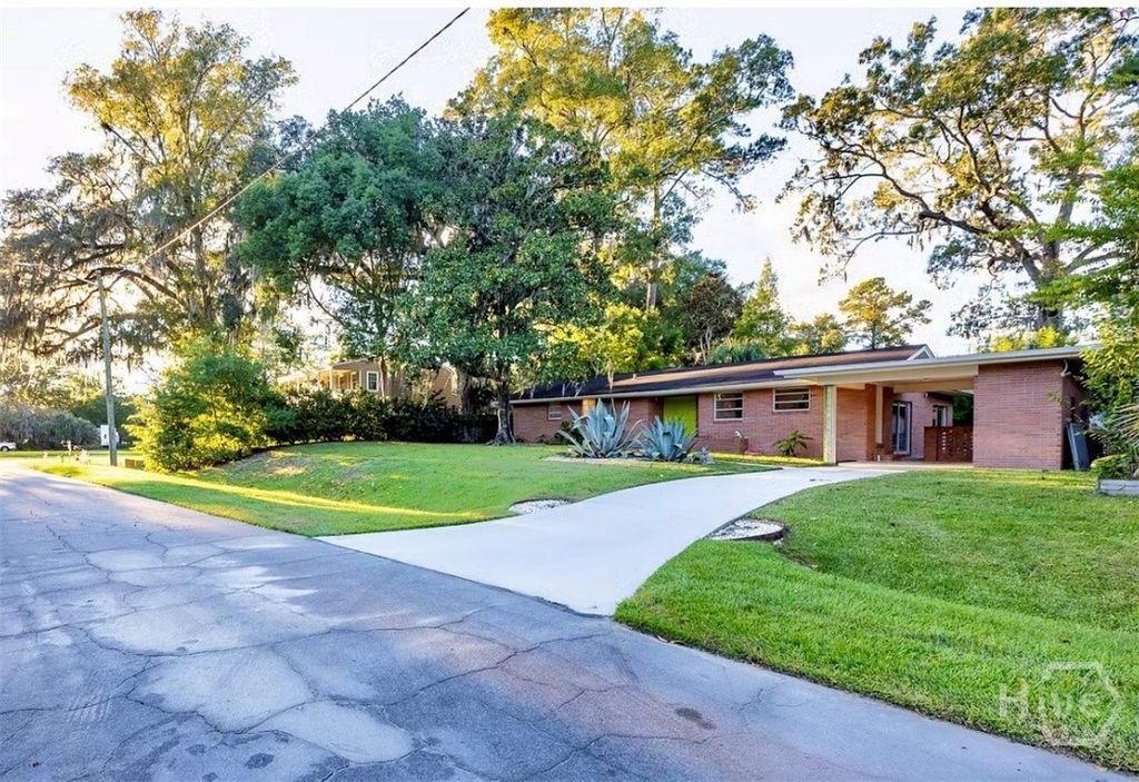 Image 17 of property listing at 1514 Whitney Road, Savannah, GA 31406