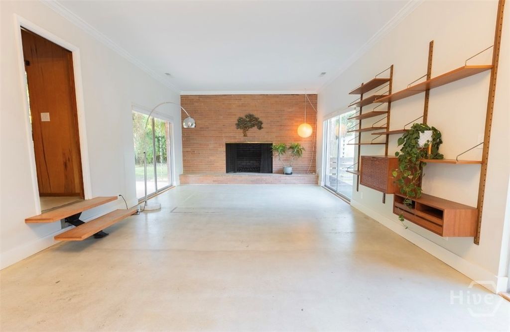 Image 3 of property listing at 1514 Whitney Road, Savannah, GA 31406