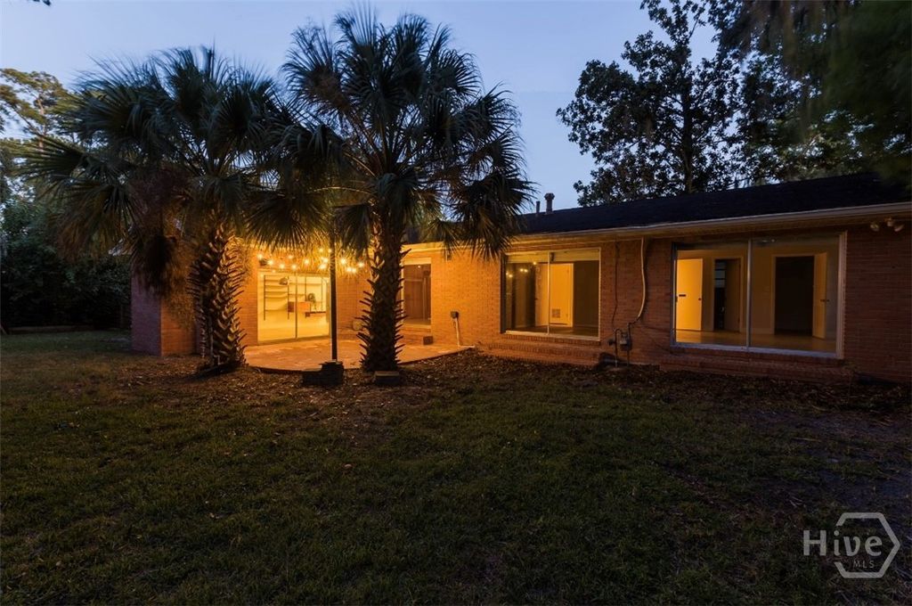 Image 4 of property listing at 1514 Whitney Road, Savannah, GA 31406