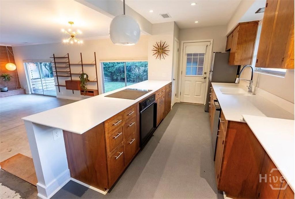 Image 5 of property listing at 1514 Whitney Road, Savannah, GA 31406