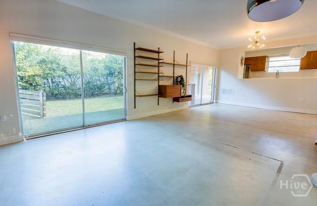 Image 6 of property listing at 1514 Whitney Road, Savannah, GA 31406