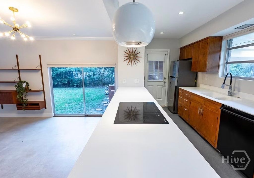 Image 8 of property listing at 1514 Whitney Road, Savannah, GA 31406