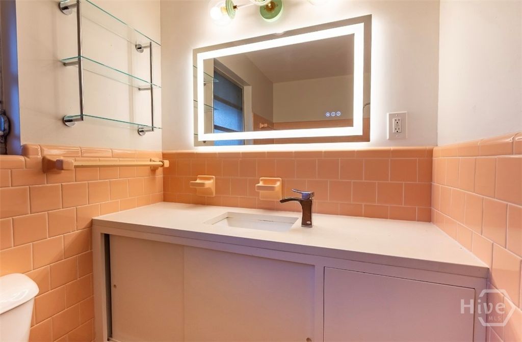 Image 9 of property listing at 1514 Whitney Road, Savannah, GA 31406