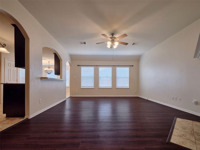 1284 Pinto Pass, Alvin, TX 77511