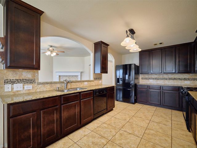 1284 Pinto Pass, Alvin, TX 77511
