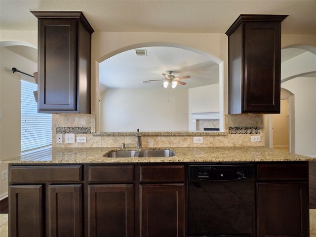 1284 Pinto Pass, Alvin, TX 77511