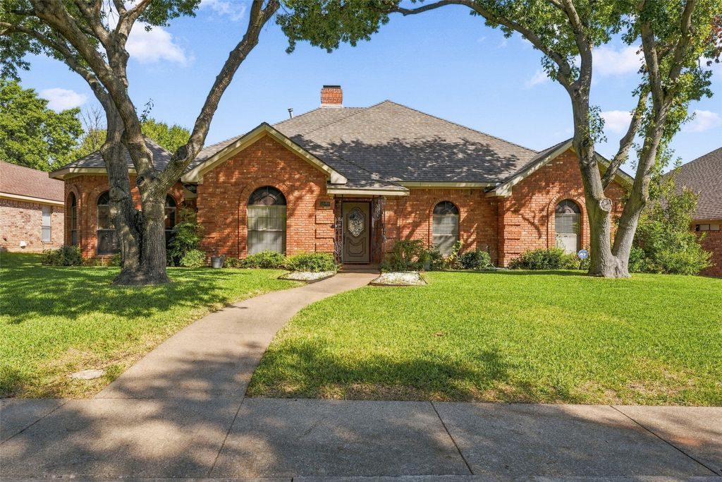 1525 Nettleton Drive, Desoto, TX 75115
