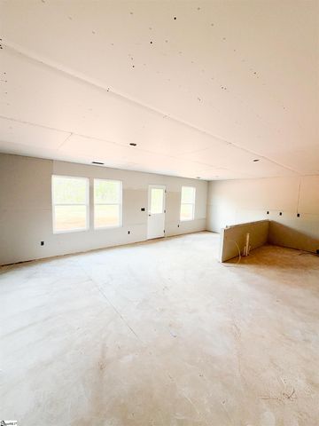 84 Henderson Road, Gray Court, SC 29645