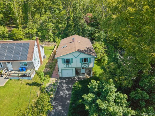 244 Lakeside Trail, Ridge, NY 11961