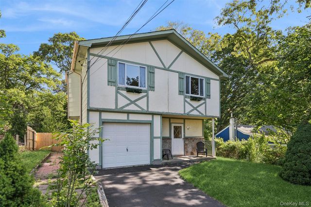 244 Lakeside Trail, Ridge, NY 11961