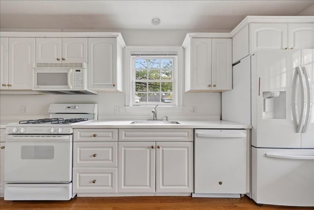 14 Whiting Lane 14, Hingham, MA 02043