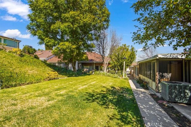 19334 Oak Crossing, Newhall, CA 91321