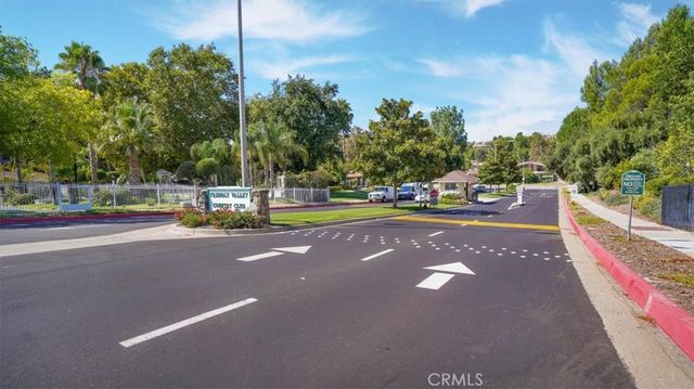 19334 Oak Crossing, Newhall, CA 91321