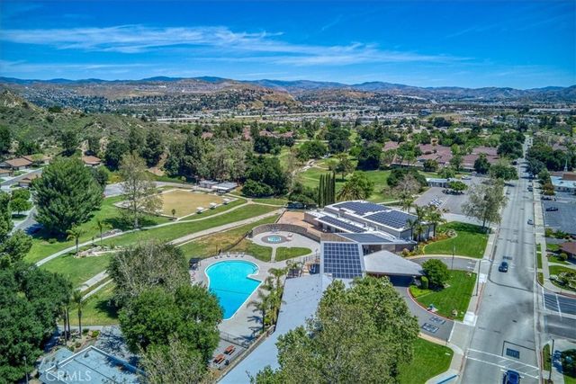 19334 Oak Crossing, Newhall, CA 91321