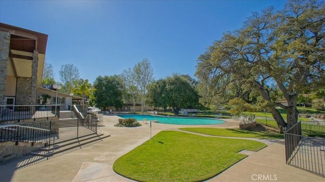 19334 Oak Crossing, Newhall, CA 91321