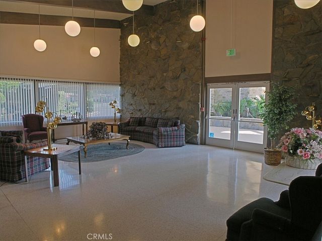 19334 Oak Crossing, Newhall, CA 91321