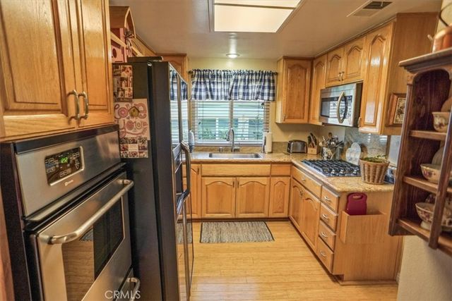 19334 Oak Crossing, Newhall, CA 91321