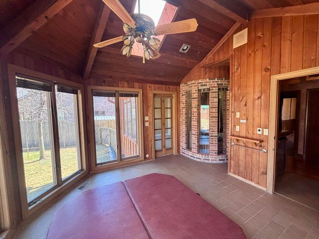 1456 S Bright Oak Avenue, Springfield, MO 65809