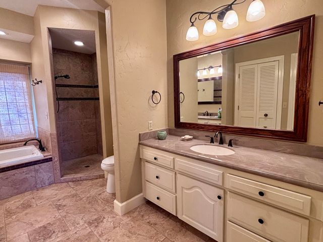 1456 S Bright Oak Avenue, Springfield, MO 65809