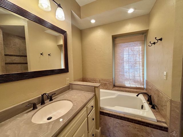 1456 S Bright Oak Avenue, Springfield, MO 65809