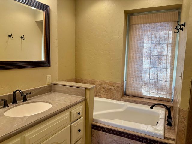 1456 S Bright Oak Avenue, Springfield, MO 65809