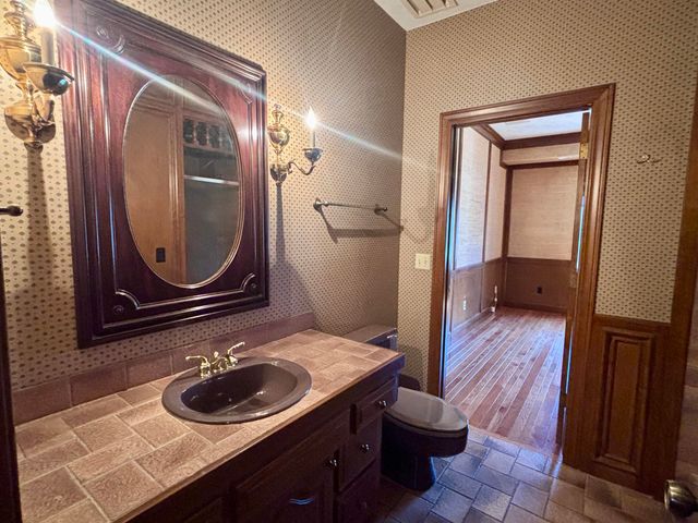 1456 S Bright Oak Avenue, Springfield, MO 65809