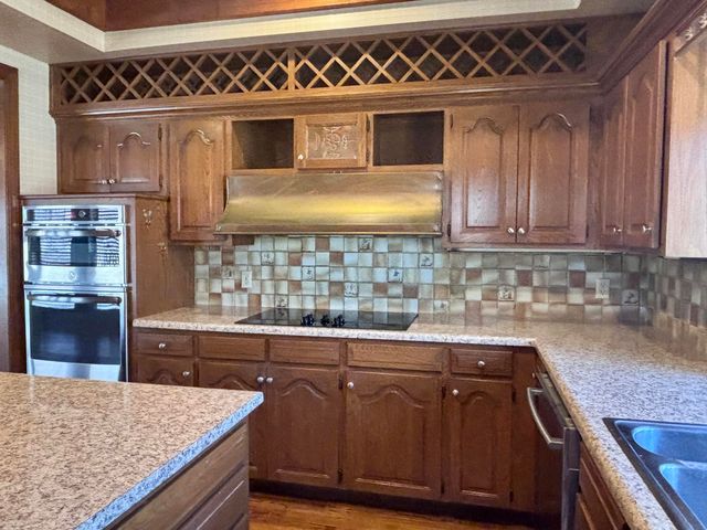 1456 S Bright Oak Avenue, Springfield, MO 65809