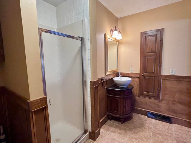 1456 S Bright Oak Avenue, Springfield, MO 65809