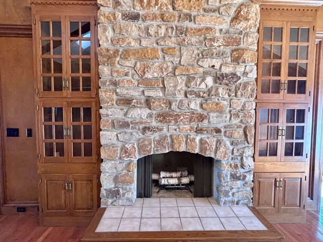 1456 S Bright Oak Avenue, Springfield, MO 65809