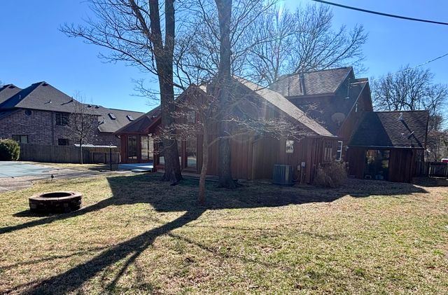 1456 S Bright Oak Avenue, Springfield, MO 65809