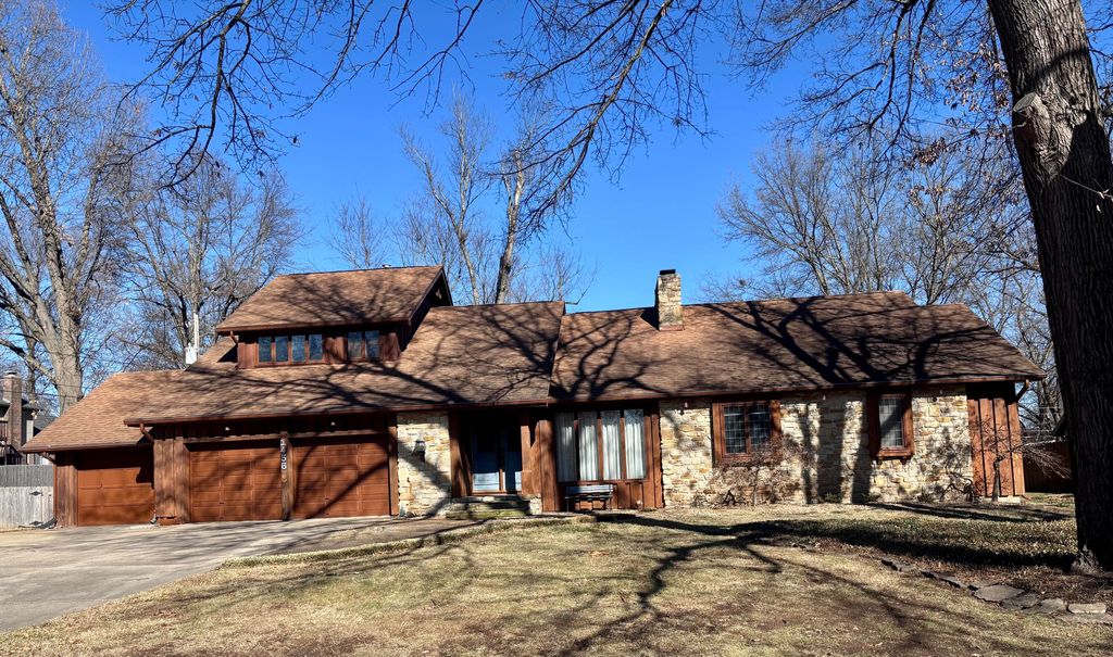 1456 S Bright Oak Avenue, Springfield, MO 65809