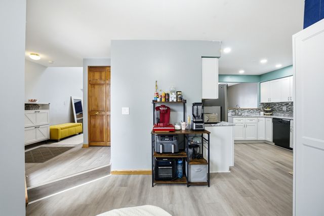 36106 N Springbrook Lane, Gurnee, IL 60031