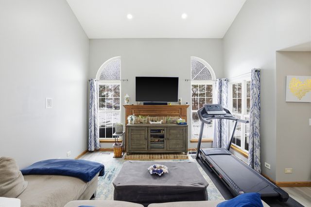 36106 N Springbrook Lane, Gurnee, IL 60031