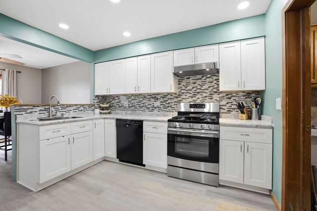 36106 N Springbrook Lane, Gurnee, IL 60031