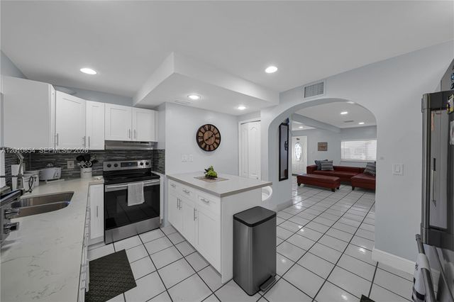 11021 SW 4th St, Sweetwater, FL 33174