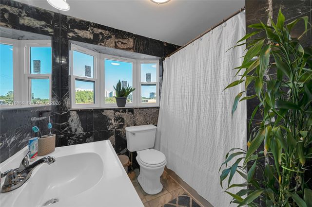 11021 SW 4th St, Sweetwater, FL 33174
