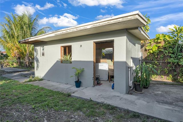 11021 SW 4th St, Sweetwater, FL 33174