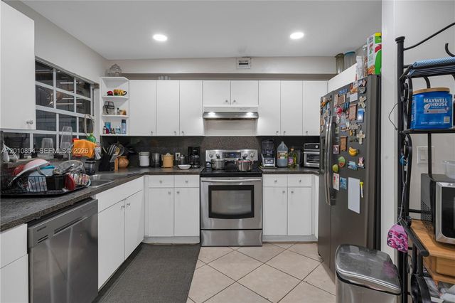 11021 SW 4th St, Sweetwater, FL 33174