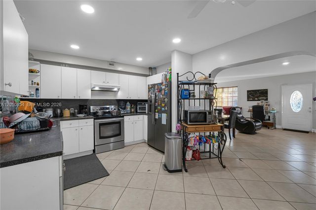 11021 SW 4th St, Sweetwater, FL 33174
