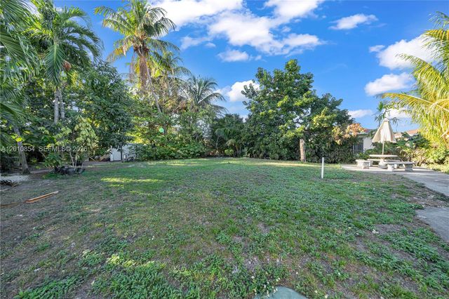 11021 SW 4th St, Sweetwater, FL 33174