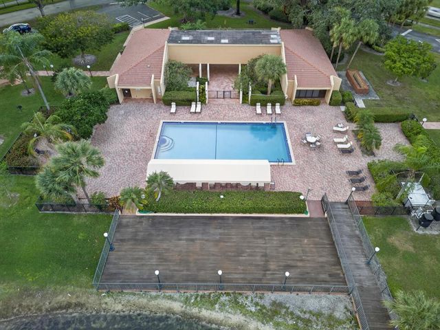 5611 Coral Lake Drive 111, Margate, FL 33063